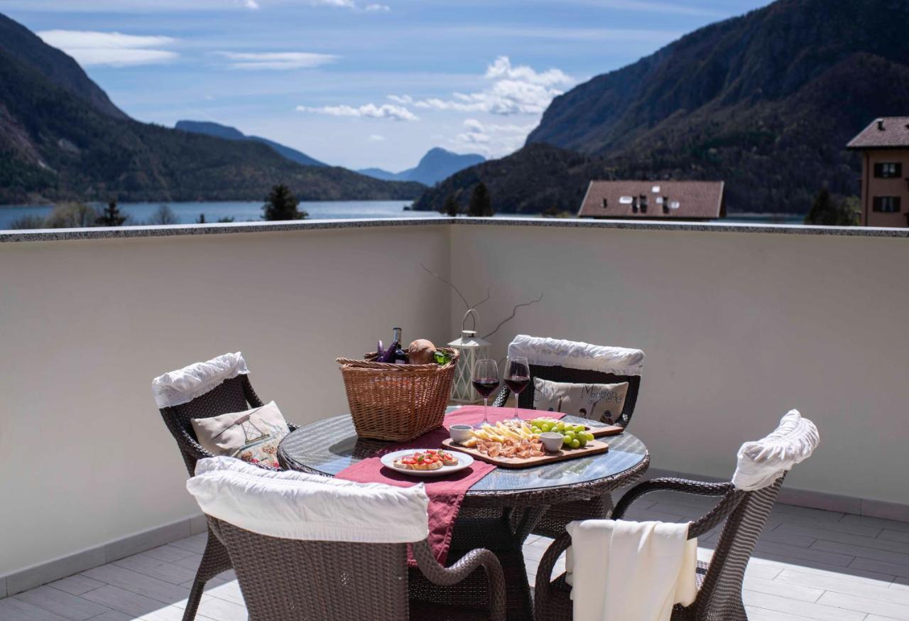 Attico Con Vista Sul Lago E Montagne A 몰베노 외부 사진