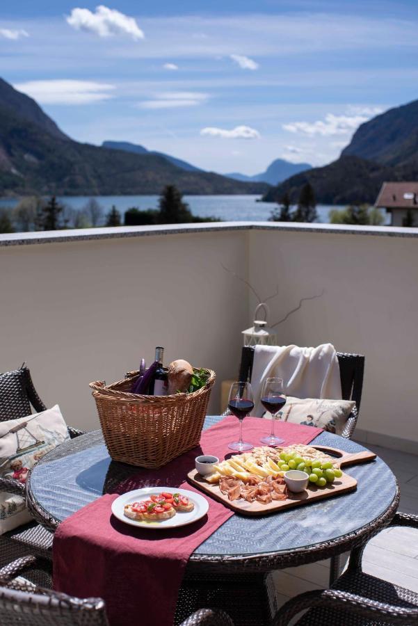 Attico Con Vista Sul Lago E Montagne A 몰베노 외부 사진